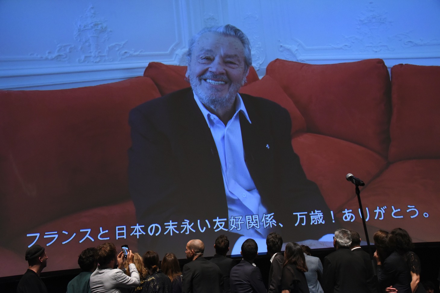 アラン・ドロンによるビデオメッセージ。