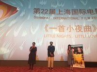 第22回上海国際映画祭での正式上映に参加した今泉力哉（中央）。