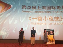 第22回上海国際映画祭での正式上映に参加した今泉力哉（中央）。