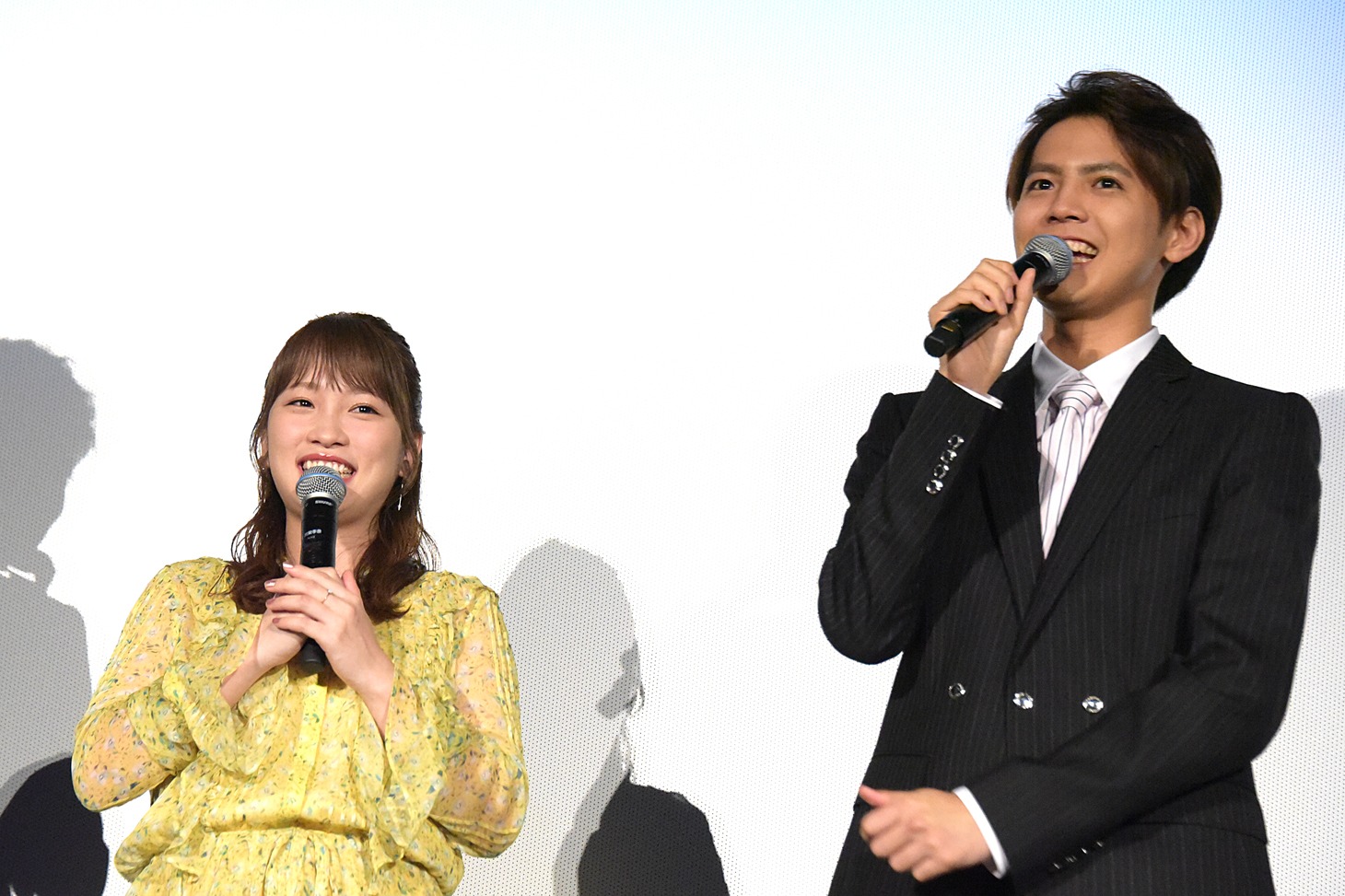 左から川栄李奈、片寄涼太。