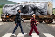 「顔たち、ところどころ」 (c)Agnes Varda - JR - Cine-Tamaris - Social Animals 2016.