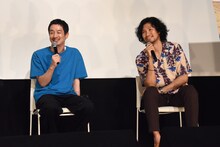 左から加瀬亮、青木崇高。