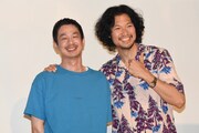 左から加瀬亮、青木崇高。