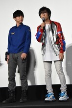 左から井上祐貴、寺島拓篤。