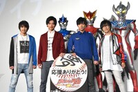 「劇場版ウルトラマンR／B セレクト！絆のクリスタル」グランドフィナーレ舞台挨拶。左手前から小池亮介、平田雄也、井上祐貴、寺島拓篤。
