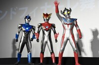 左からウルトラマンブル、ウルトラマンロッソ、ウルトラマンタイガ。