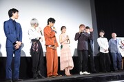 左から山崎大輝、とまん、久保田悠来、伊原六花、小林豊、松島庄汰、高橋真佳把、副島宏司。