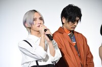 左からとまん、久保田悠来。