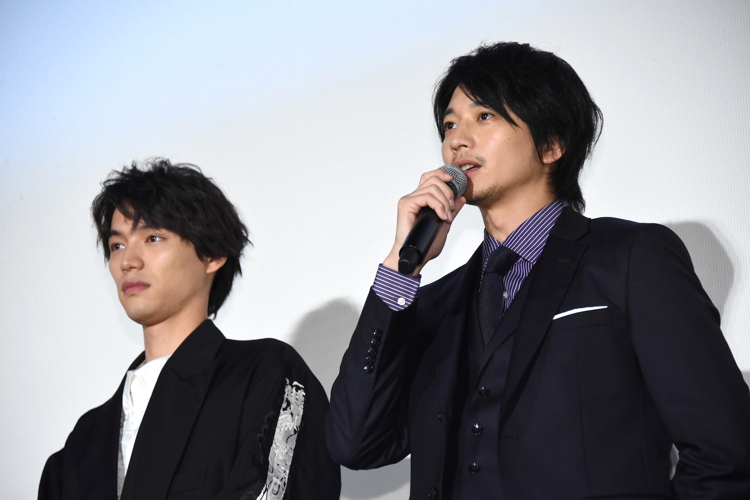 左から福士蒼汰、向井理。