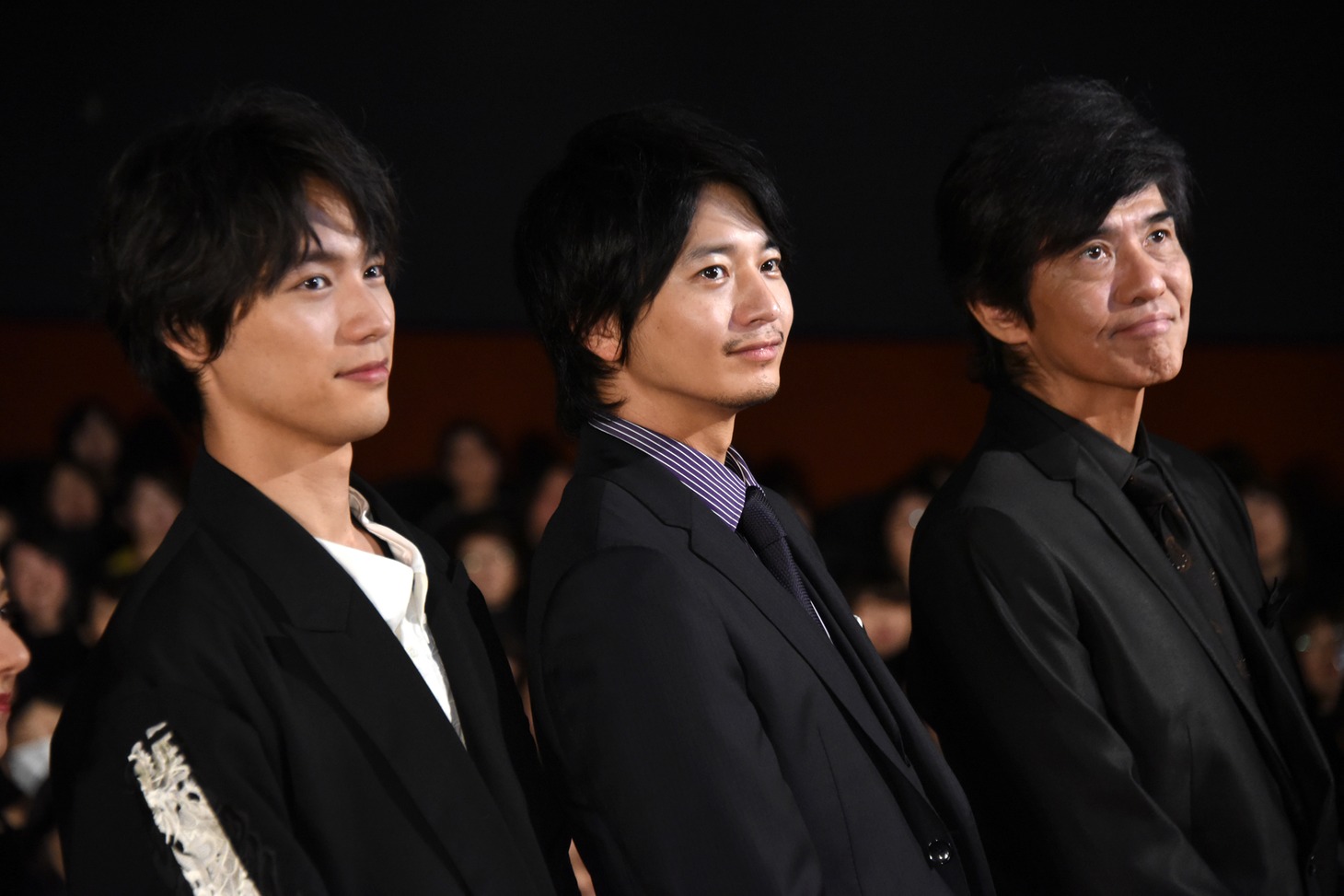 左から福士蒼汰、向井理、佐藤浩市。