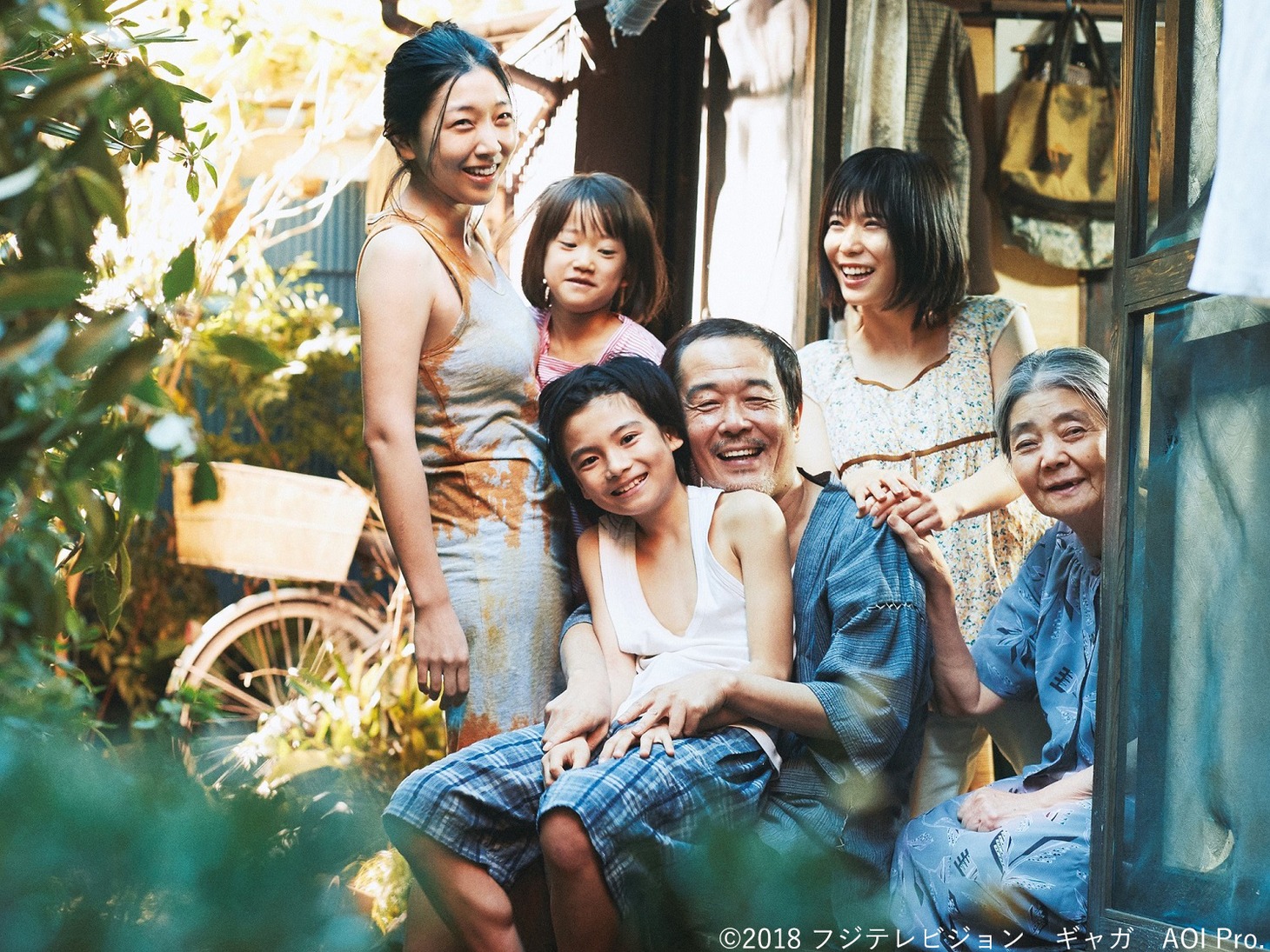 「万引き家族」