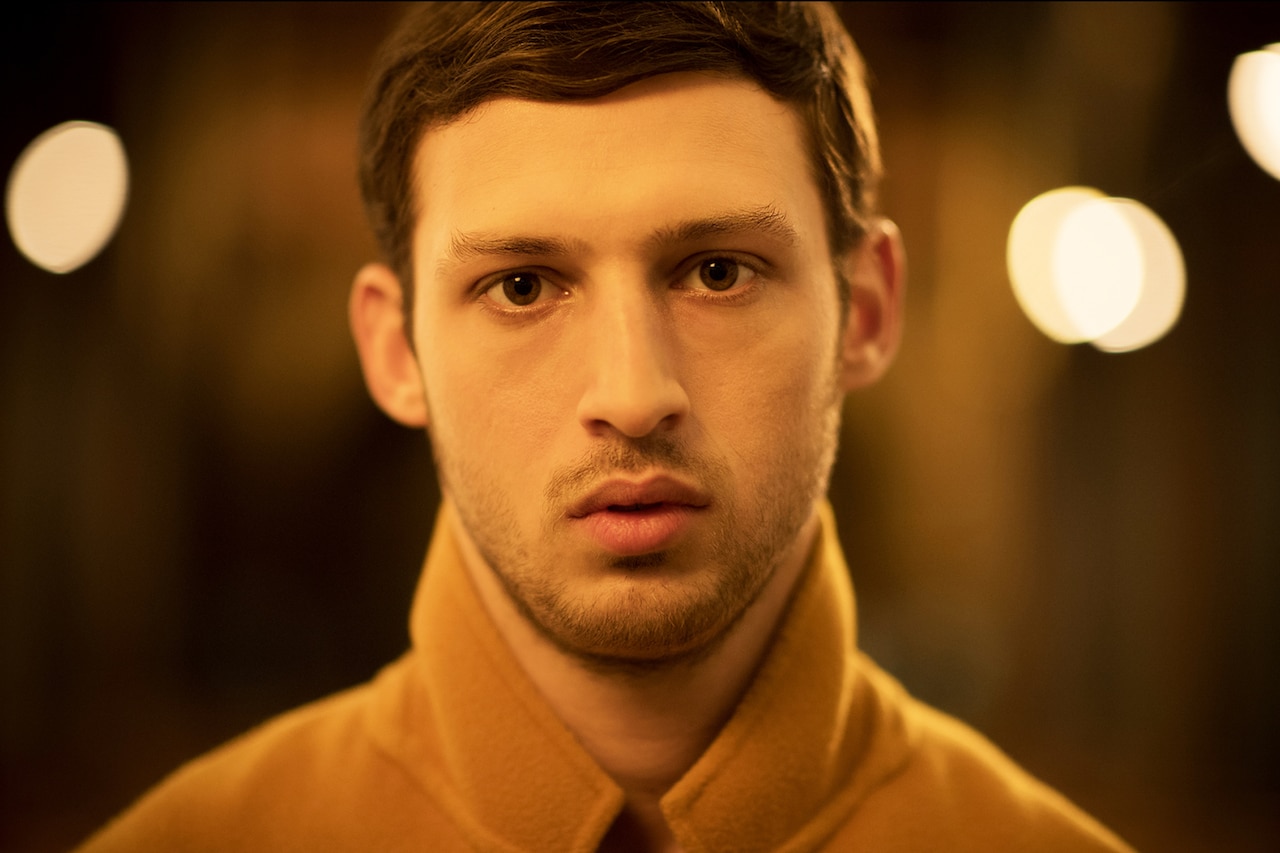 ベルリン最高賞「シノニムズ」日本初上映、監督が語る素っ裸の男に託した思い