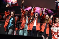 「ストレンジャー・シングス 未知の世界」夏祭りイベントの様子。左からゲイテン・マタラッツォ、ケイレブ・マクラフリン、ノア・シュナップ、セイディ・シンク、大島優子。