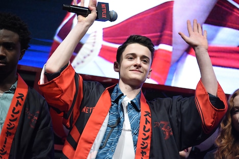 はしゃぐノア・シュナップ。