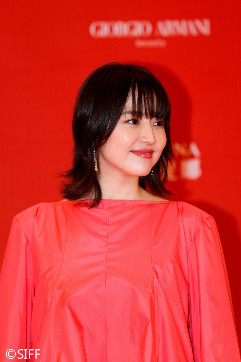 第22回上海国際映画祭閉幕式のレッドカーペットに出席した長澤まさみ。