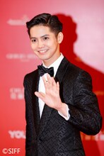 レッドカーペットイベントに参加した片寄涼太。