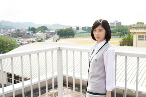 古泉ニナを演じる加藤小夏。
