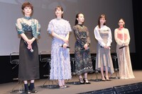 左から寺島しのぶ、足立梨花、清原果耶、中村ゆり、倉科カナ。