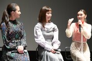 左から清原果耶、中村ゆり、倉科カナ。