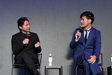 左から山田孝之、玉山鉄二。
