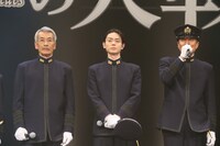 左から田中泯、菅田将暉、舘ひろし。