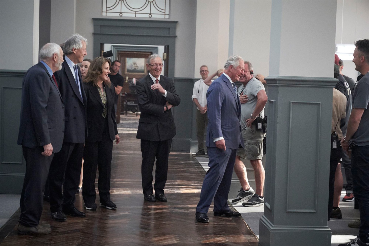 「Bond 25（仮題）」撮影現場を訪れたチャールズ皇太子。