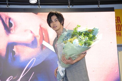 花束ゲストの神尾楓珠。