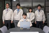 「前田建設ファンタジー営業部」キャスト。左からおぎやはぎ小木、上地雄輔、高杉真宙、岸井ゆきの、本多力。