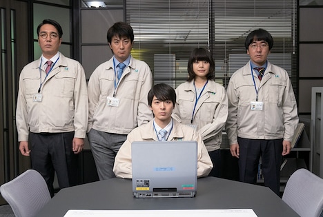 「前田建設ファンタジー営業部」キャスト。左からおぎやはぎ小木、上地雄輔、高杉真宙、岸井ゆきの、本多力。