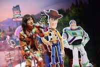 「君はともだち」を歌うダイアモンド☆ユカイ。