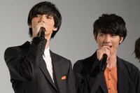 左から清水尋也、板垣瑞生。