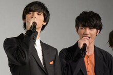 左から清水尋也、板垣瑞生。