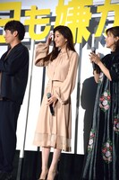 篠原涼子（中央）