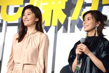 左から篠原涼子、芳根京子。