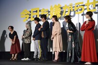 サプライズ登壇したkaori（左端）。