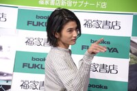 “白ウォズ”ポーズの渡邊圭祐。