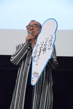 七夕の願いごとを発表する中尾隆聖。