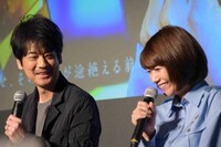 左から唐沢寿明、真木よう子。