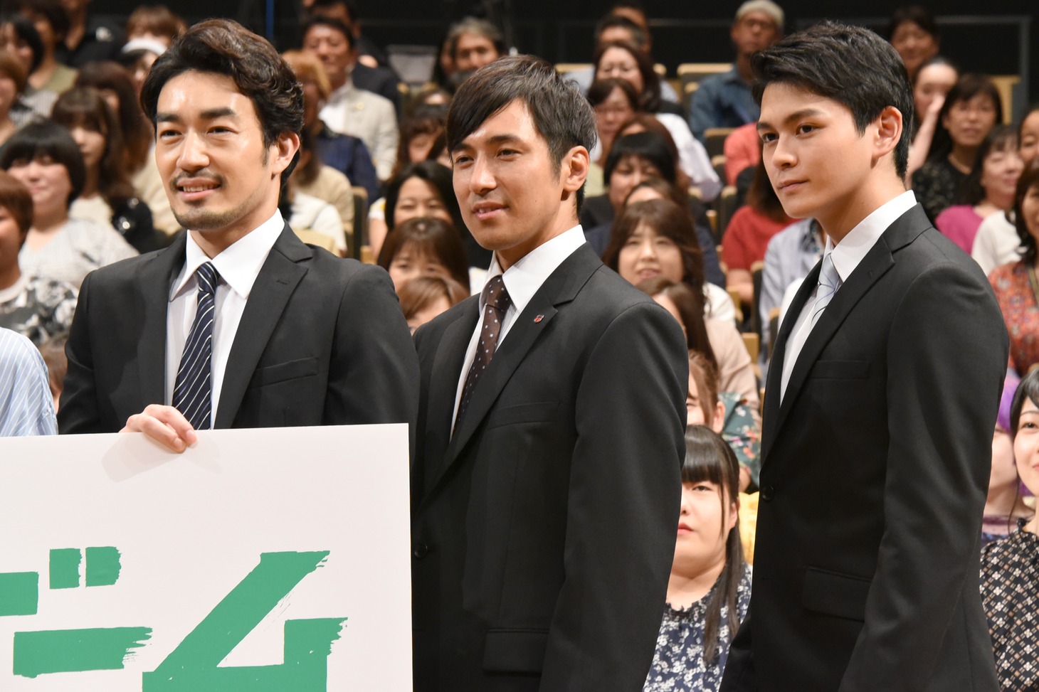 左から大谷亮平、高橋光臣、眞栄田郷敦。