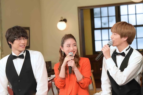 左から福士蒼汰、石原さとみ、志尊淳。