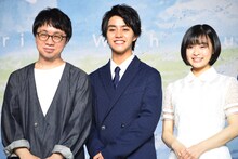 左から新海誠、醍醐虎汰朗、森七菜。