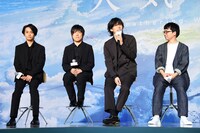 「天気の子」製作報告会見の様子。