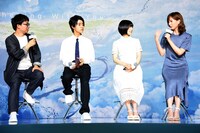 「天気の子」製作報告会見の様子。