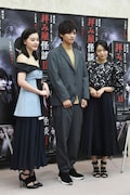 左から久住小春、藤田富、北原里英。