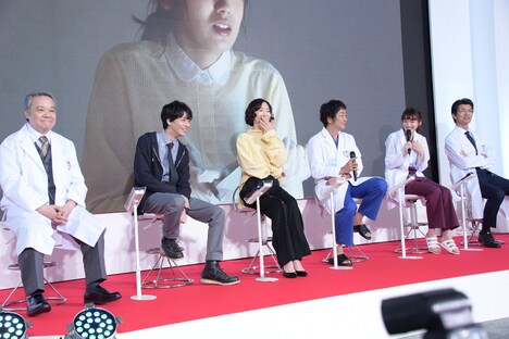 左から西田敏行、高杉真宙、松雪泰子、大森南朋、飯豊まりえ、仲村トオル。