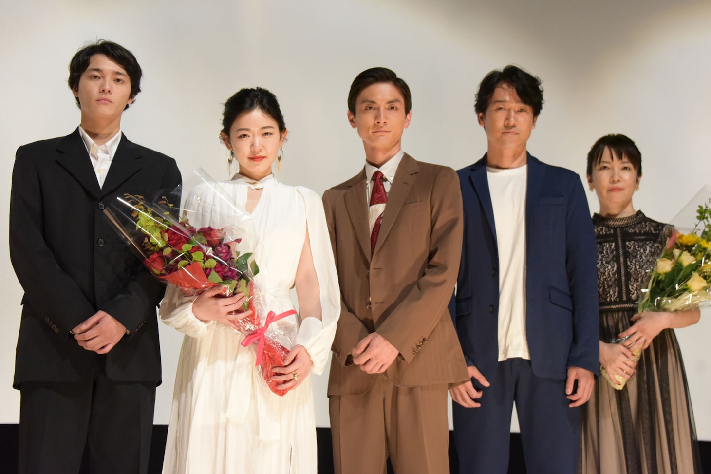 「アンダー・ユア・ベッド」完成披露上映会の様子。左から三宅亮輔、西川可奈子、高良健吾、安部賢一、安里麻里。
