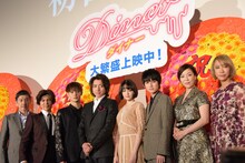 「Diner ダイナー」初日舞台挨拶にて、左から奥田瑛二、武田真治、窪田正孝、藤原竜也、玉城ティナ、本郷奏多、真矢ミキ、蜷川実花。
