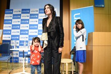 左からメイルーンちゃん、ナディーン・ラバキー、ワリード。