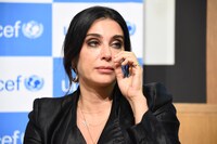 映画に感動し涙を流す観客の感想を聞いて、涙するナディーン・ラバキー。