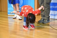 深くお辞儀をするメイルーンちゃん。